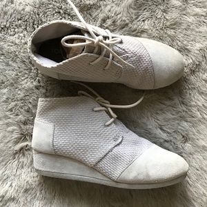 Toms Lace-Up Ankle Wedge Bootie Size 5